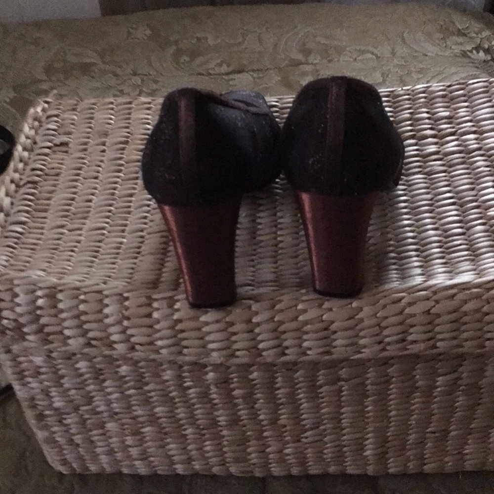 Shoes - Picture 2 of 3